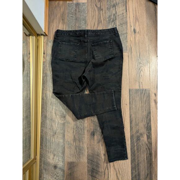 Time and True high rise curvy Camo button fly skinny jeans size 18 - Picture 5 of 5